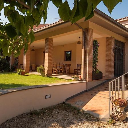 B&B Corte Degli Struzzi Pescia Romana Eksteriør billede