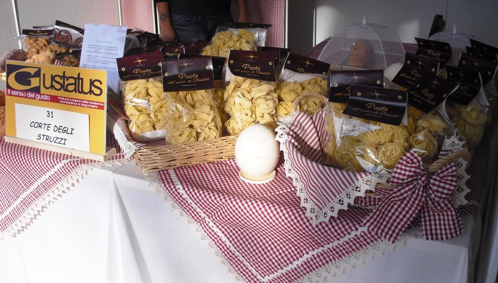 B&B Corte Degli Struzzi Pescia Romana Eksteriør billede