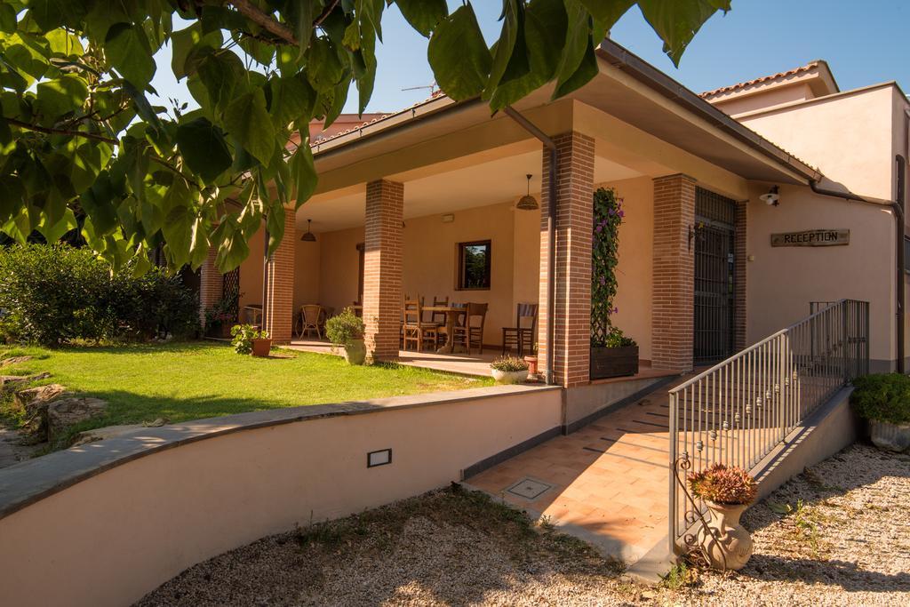 B&B Corte Degli Struzzi Pescia Romana Eksteriør billede